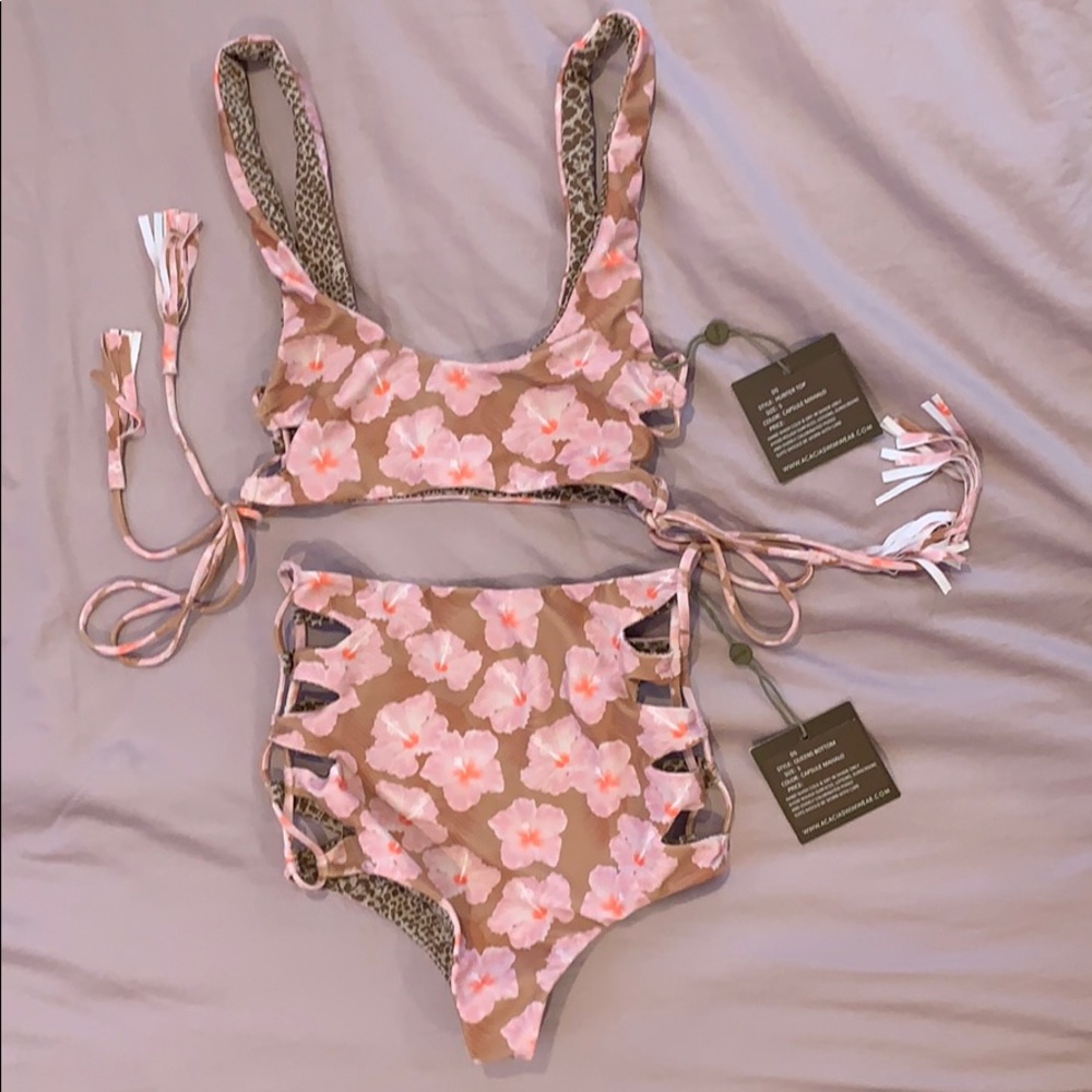 Acacia Capsule Mahalo Set BNWT